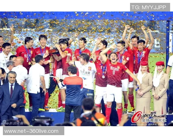 上港与恒大球迷激情对决球场内外的热血与情感交融