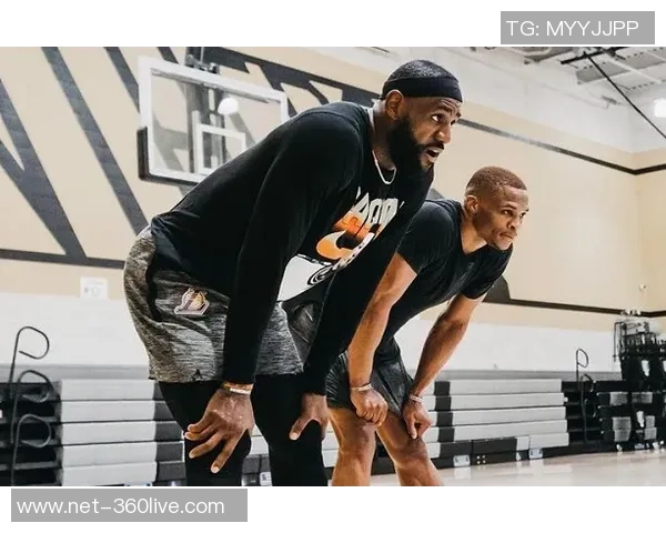 佩科维奇与霍华德的巅峰对决谁能在内线争夺中胜出